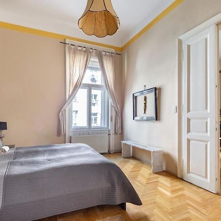 Bourgeois Boheme Apt. 88 M² City Center Budapest Eksteriør billede