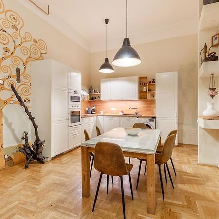 Bourgeois Boheme Apt. 88 M² City Center Budapest Eksteriør billede