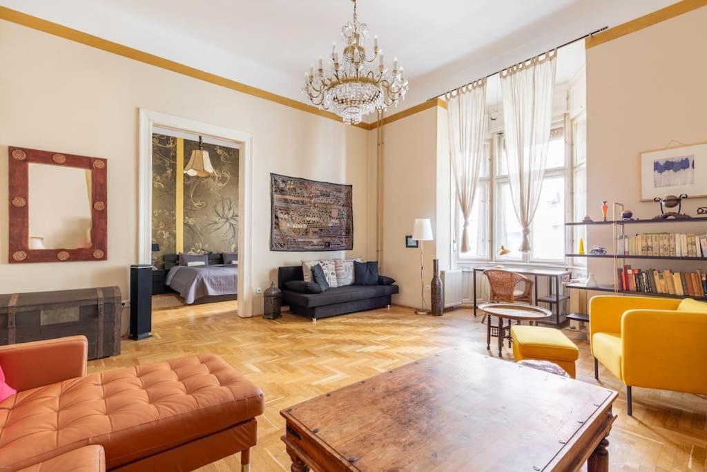 Bourgeois Boheme Apt. 88 M² City Center Budapest Eksteriør billede