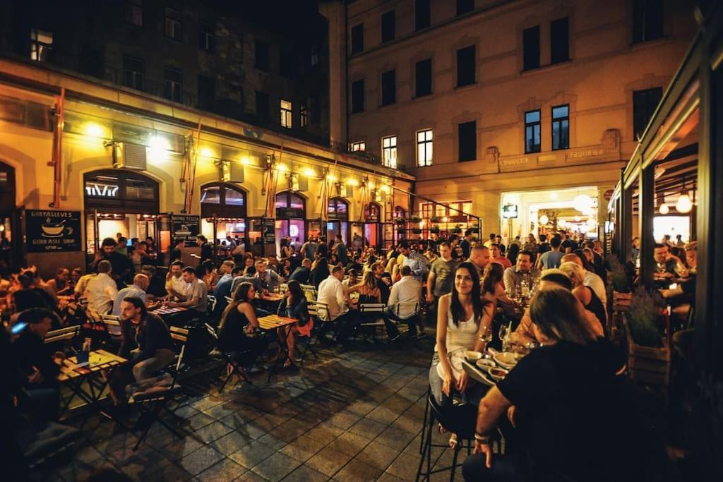 Bourgeois Boheme Apt. 88 M² City Center Budapest Eksteriør billede