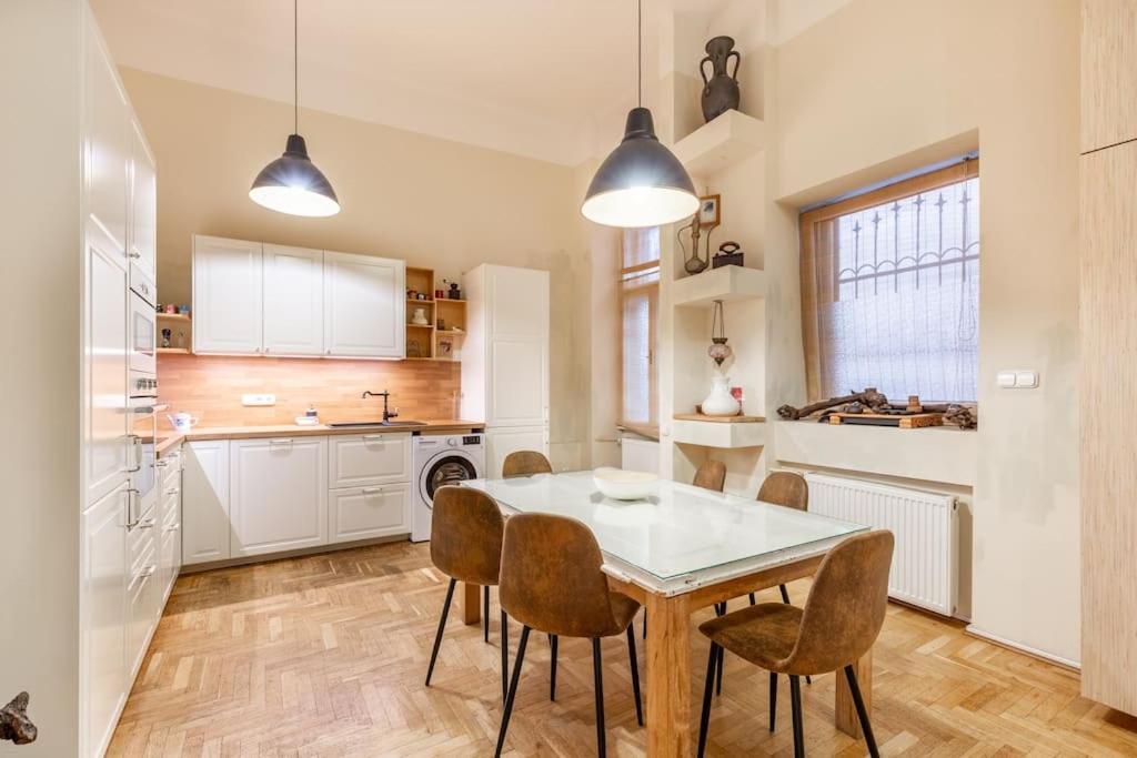 Bourgeois Boheme Apt. 88 M² City Center Budapest Eksteriør billede
