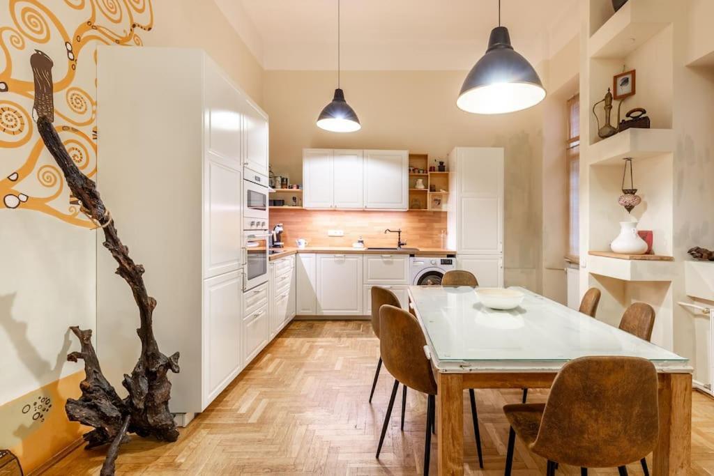 Bourgeois Boheme Apt. 88 M² City Center Budapest Eksteriør billede