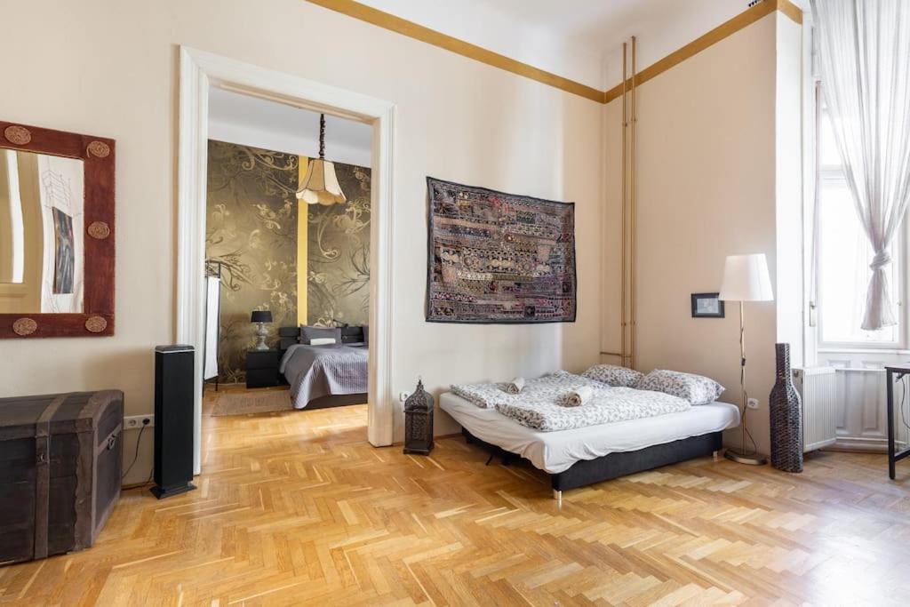 Bourgeois Boheme Apt. 88 M² City Center Budapest Eksteriør billede